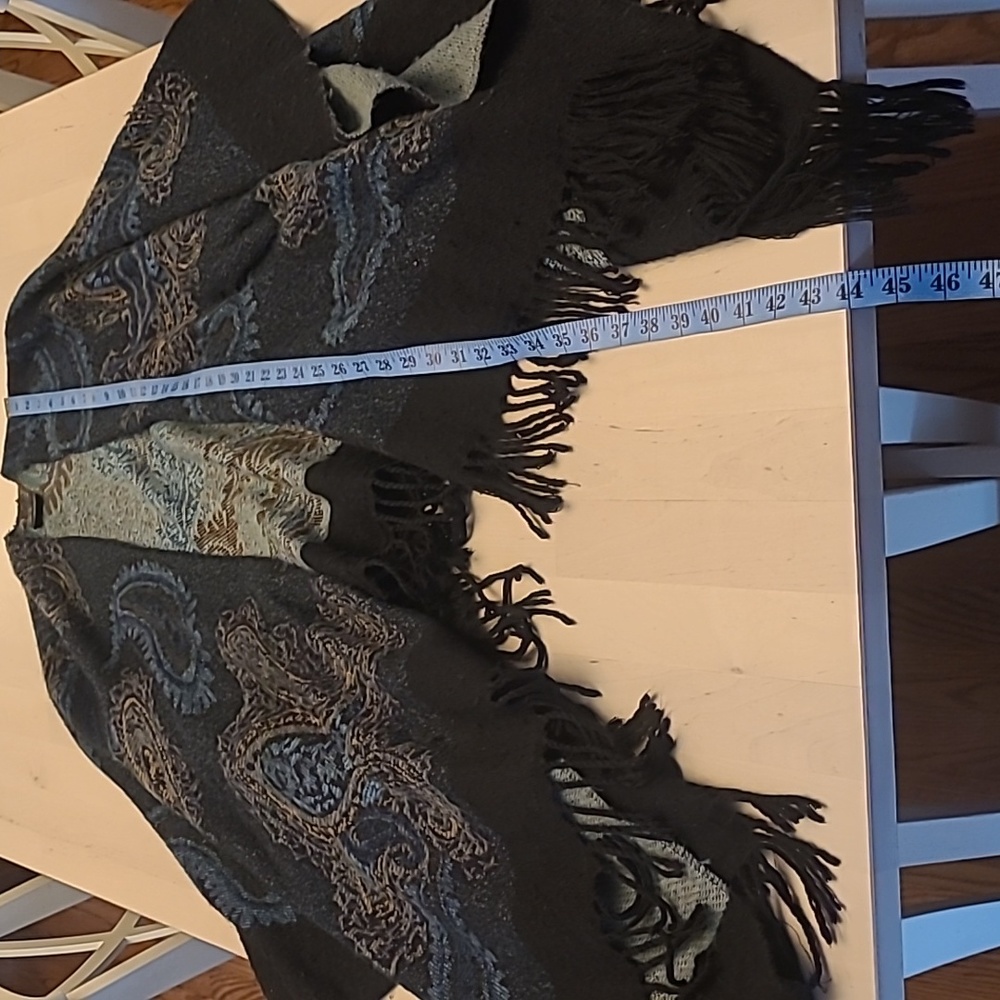 GENTLY WORN Charlie Paige One Size Fits All Paisly Printed Acrylic Fringed Shawl - Picture 6 of 13